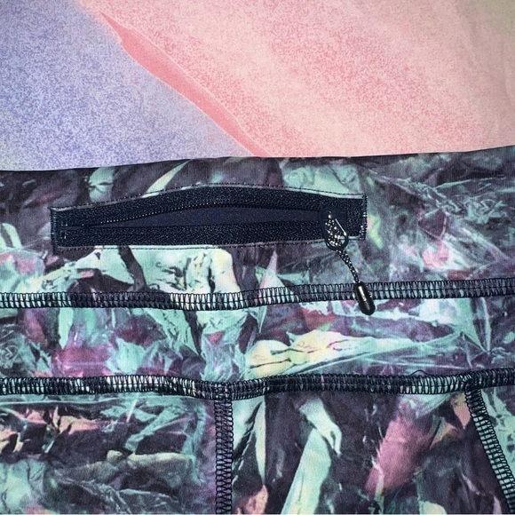 Lululemon Run: Inspire Crop II *All Full-On Luxtreme Iridescent Blue Size 6 - Picture 6 of 7